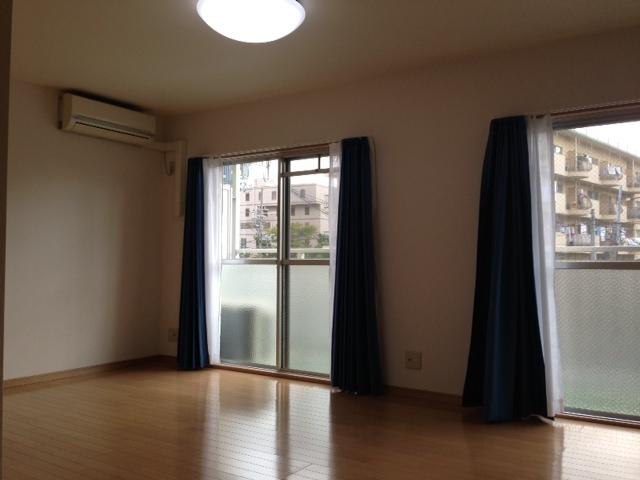 Living. Facing south of bright LDK