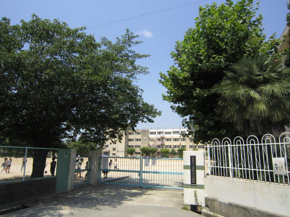 Primary school. 776m to Nishinomiya Municipal Naruo North Elementary School