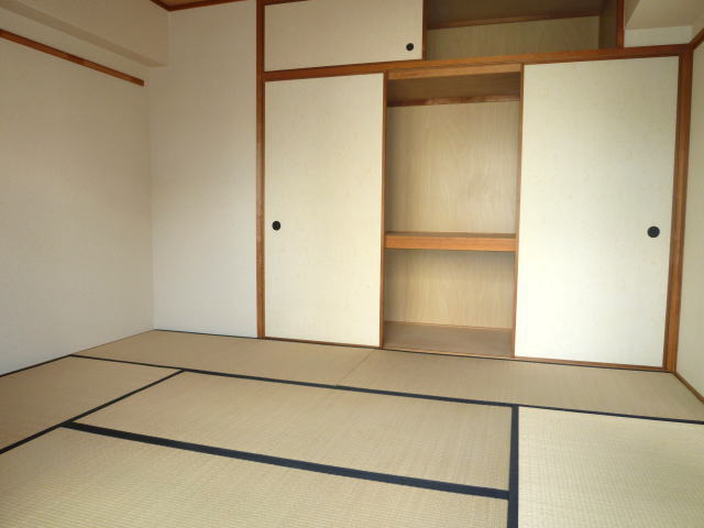 Other room space. Japanese-style room 6 Pledge Closet is with upper closet