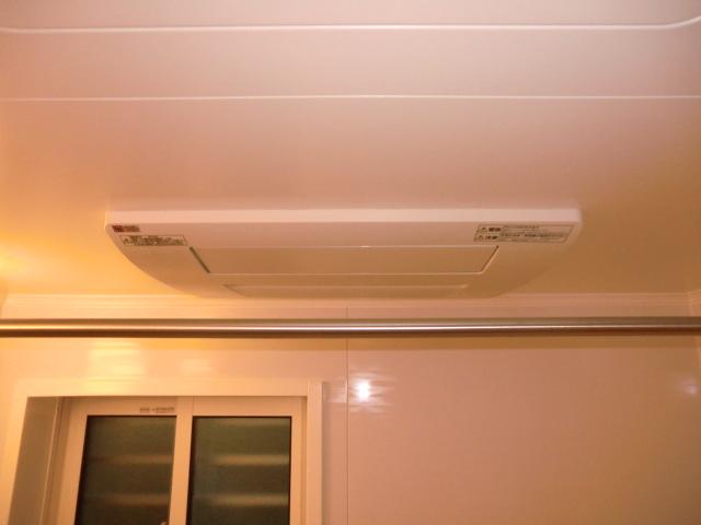 Cooling and heating ・ Air conditioning. Local photo (bathroom heating dryer)