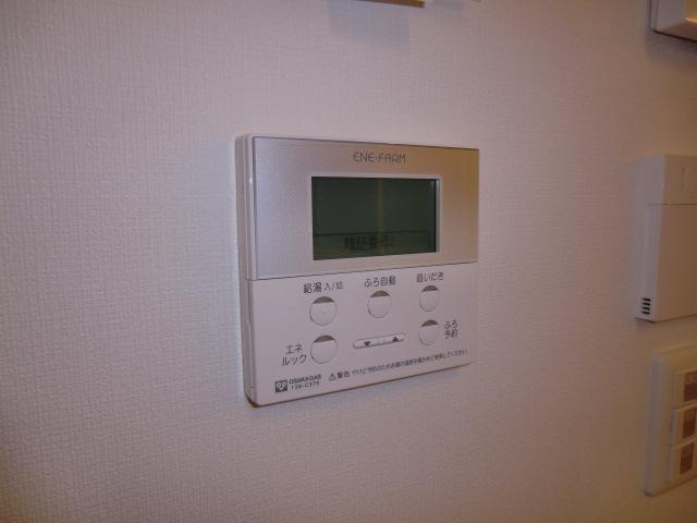 Power generation ・ Hot water equipment. Local photo (water heater remote control)