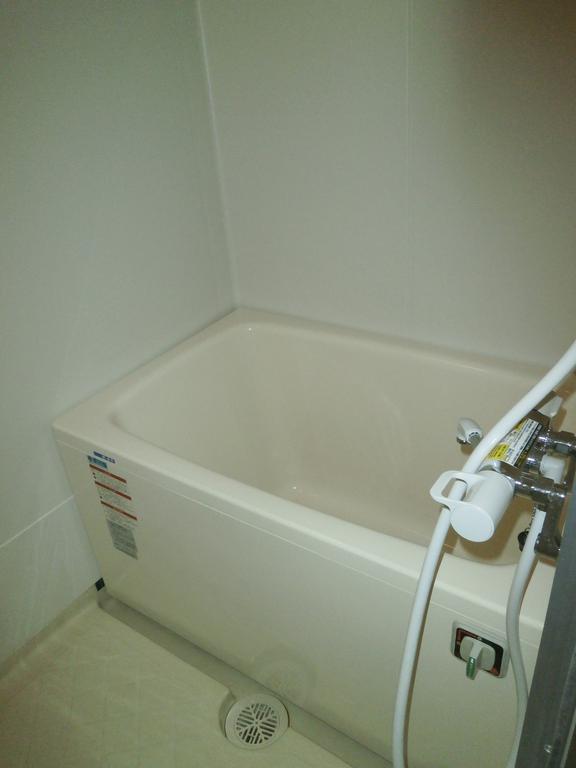 Bath. With burning function Zhongshu bathroom was spacious with a warm