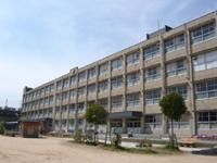 Primary school. Takasunishi until elementary school 228m