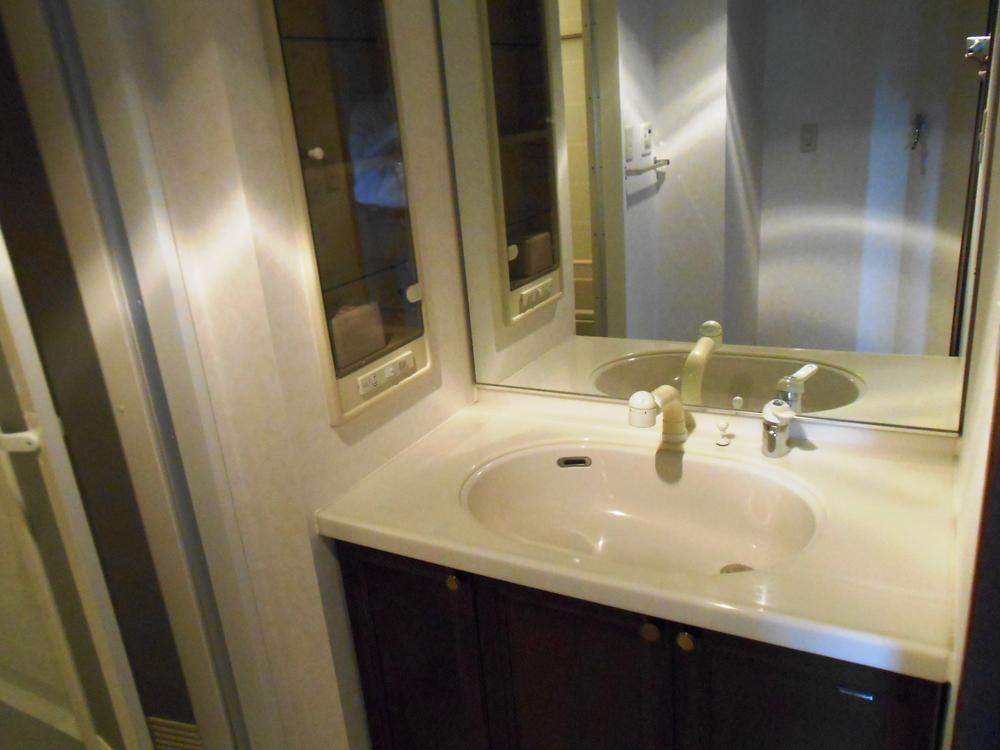 Wash basin, toilet. Indoor (June 2013) Shooting