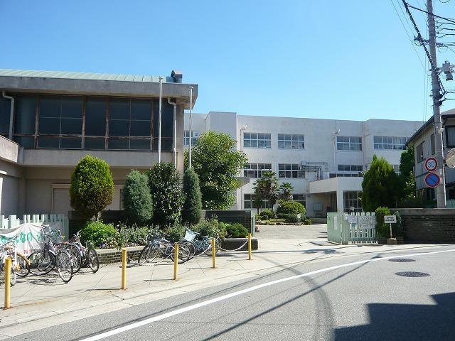 Primary school. 1001m to Nishinomiya Municipal KinoeYoen Elementary School