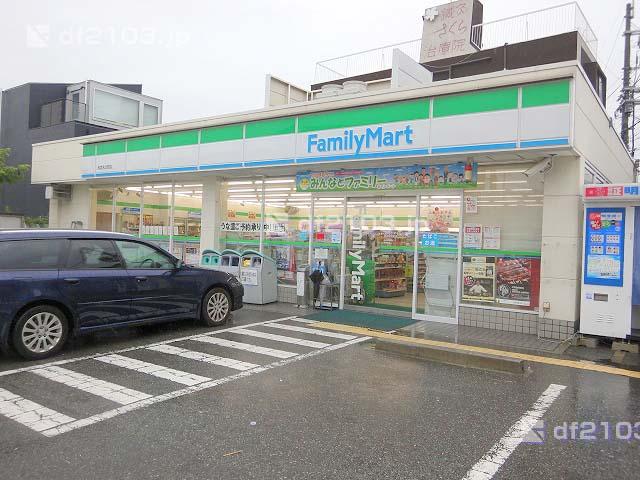 Convenience store. 678m to FamilyMart Nishinomiya Meitsugi the town shop