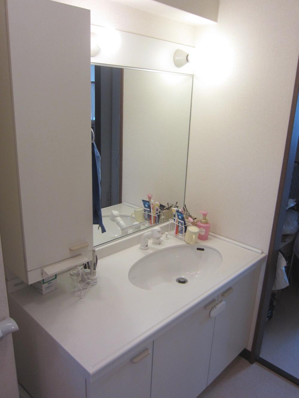 Wash basin, toilet. Indoor (June 2013) Shooting