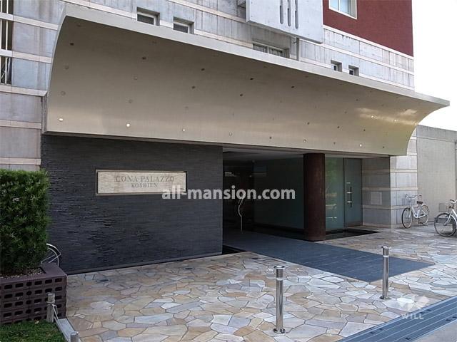 Entrance. Common areas