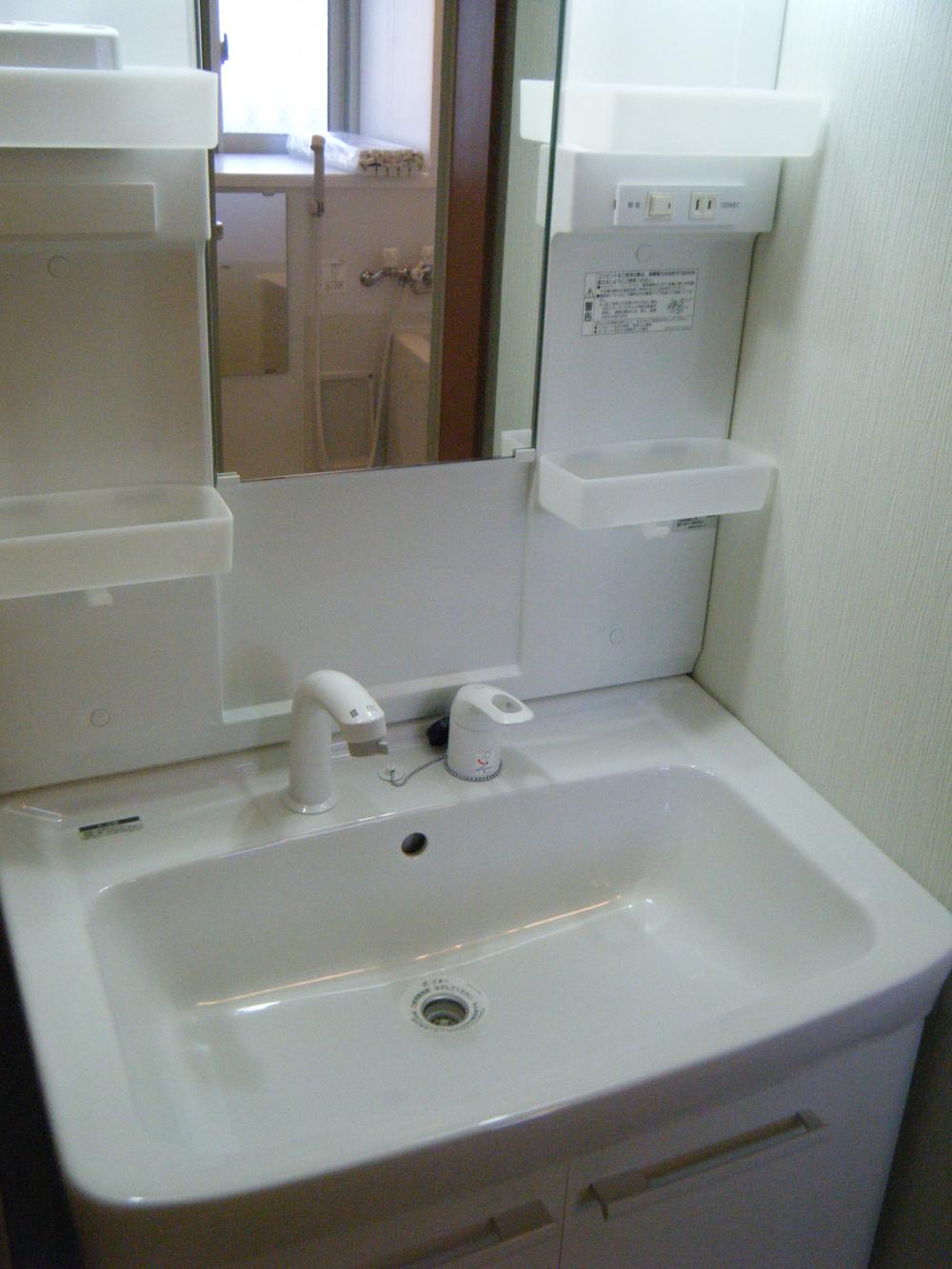 Wash basin, toilet. Indoor (12 May 2013) Shooting