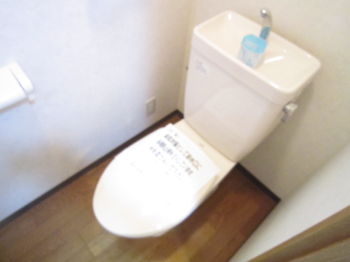 Toilet. Also waiting for the toilet of God ☆