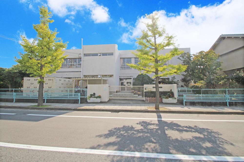 kindergarten ・ Nursery. Spring breeze to kindergarten 490m I will attend hand in daily hand, if this distance! 