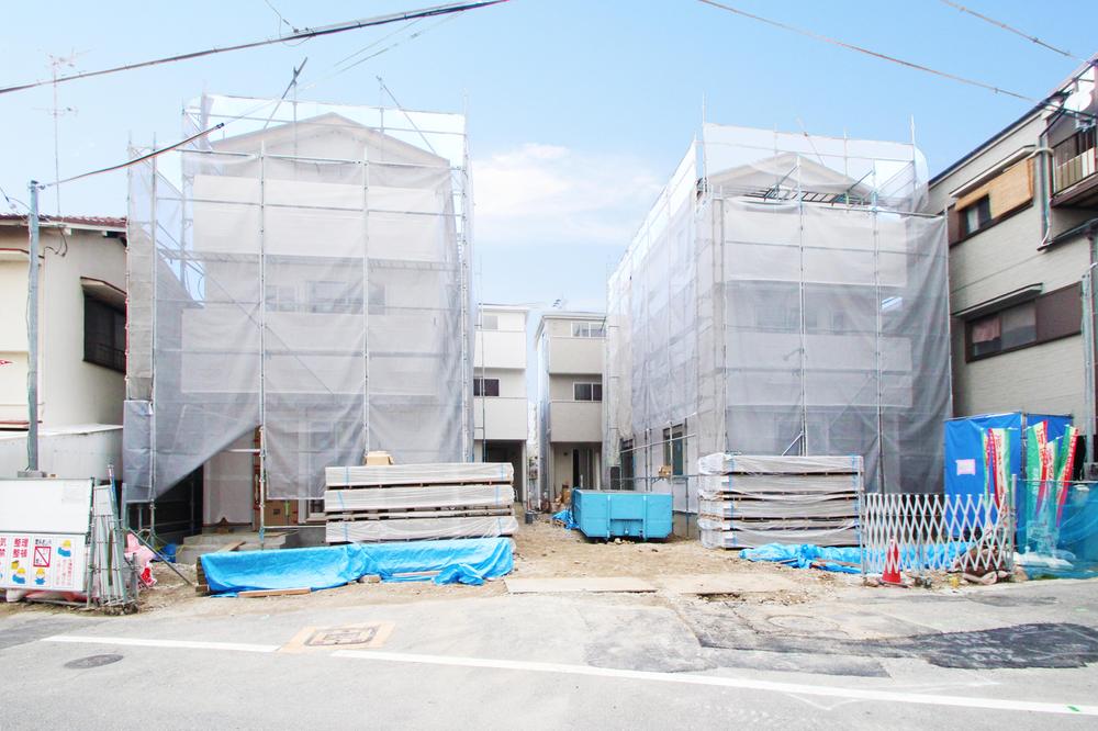 Local photos, including front road. Local Photos. The back 1 ・ We finished No. 2 place. 3 ・ 4 Gochi is right now under construction. Facing south in sunny a virtuous compartment. 