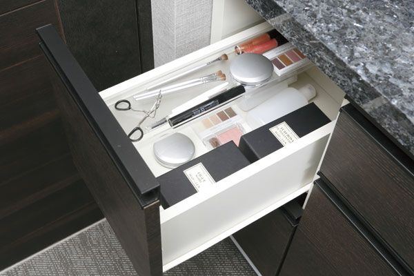 Bathing-wash room.  [Beautiful tray] In the upper part of the drawer, Organize easy tray fine make-up supplies such as a compact and pencil have been installed (same specifications)