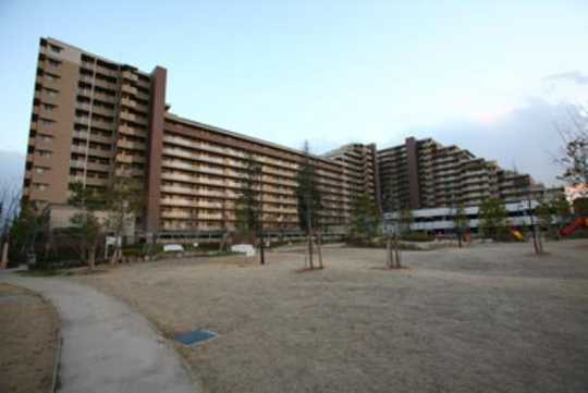 Local appearance photo. LaLaport to Koshien 1 minute walk is (about 80m).