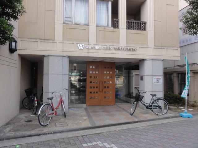 Entrance. Common areas