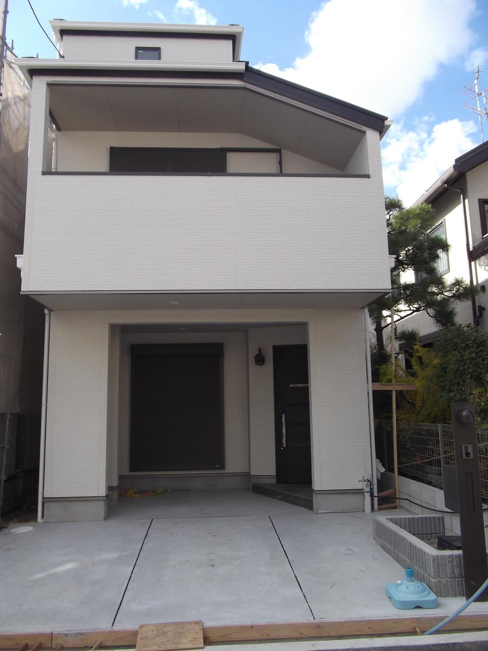 Local appearance photo. Modern appearance. Car space, With flower beds