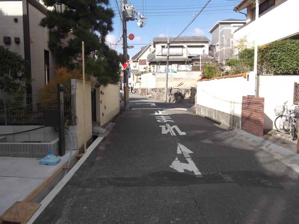 Local photos, including front road. About the entire surface of the road 5.4m