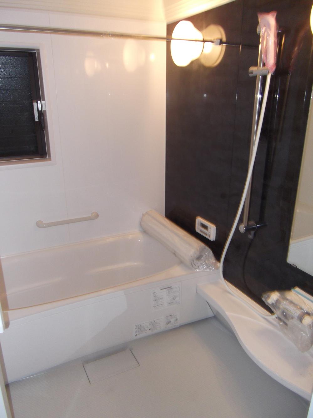 Bathroom. 16 × 21 unit bus, With bathroom dryer