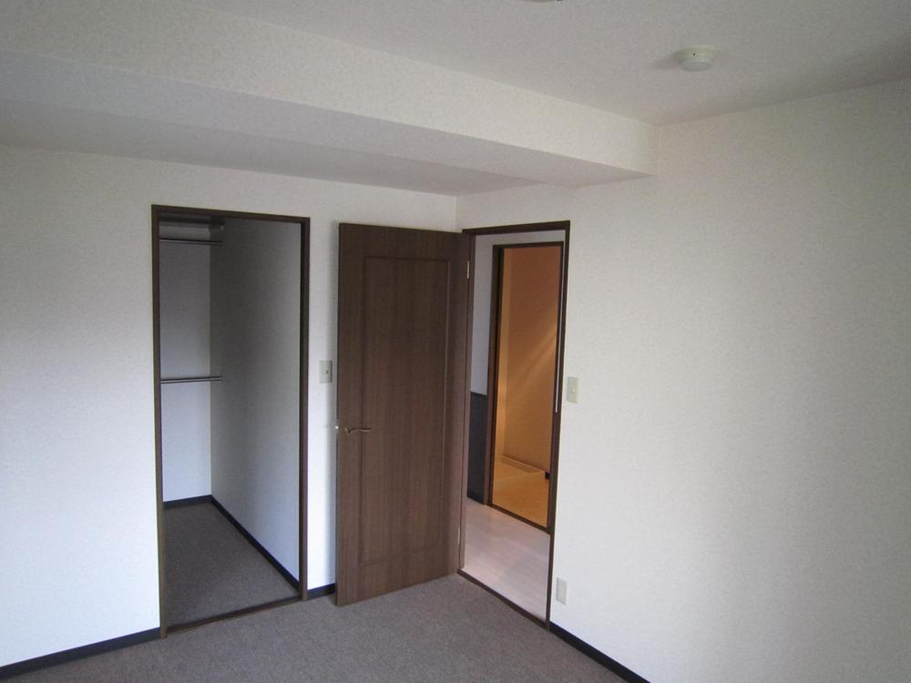 Non-living room. From Western-style 6.6 Pledge to the walk-in closet