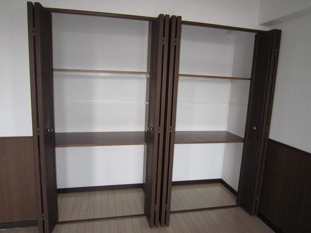 Receipt. In the living there is a storage of large capacity
