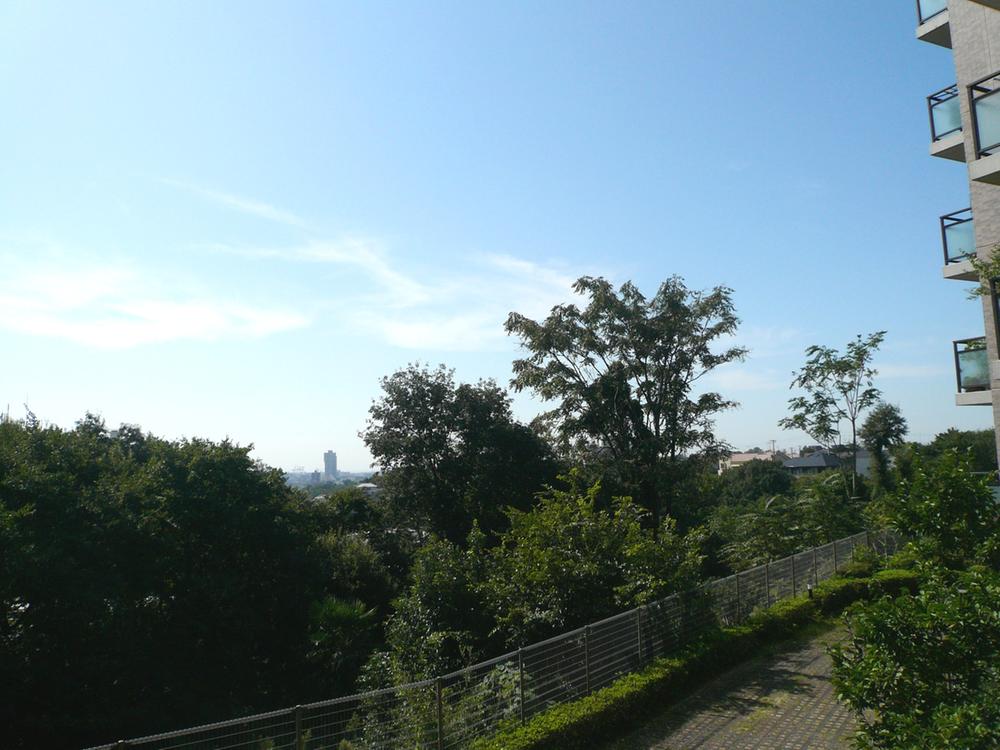 View photos from the dwelling unit. ◇ view from the south balcony! It will be healed in green. (October 2013) Shooting