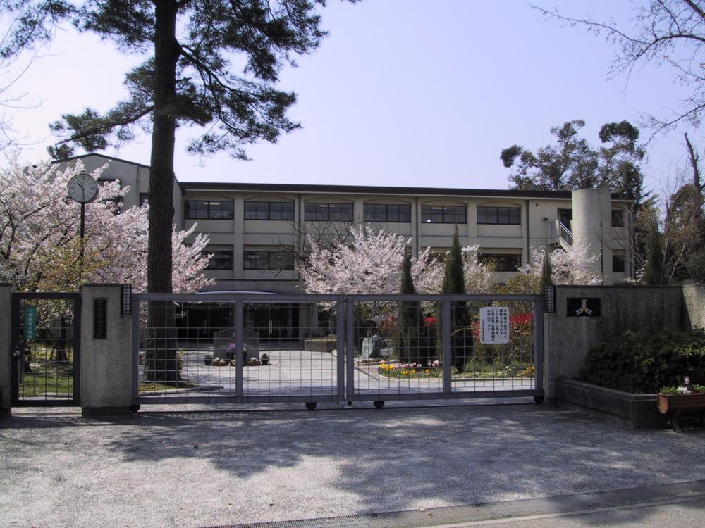 Junior high school. 1264m to Nishinomiya Tatsukabuto Ling junior high school