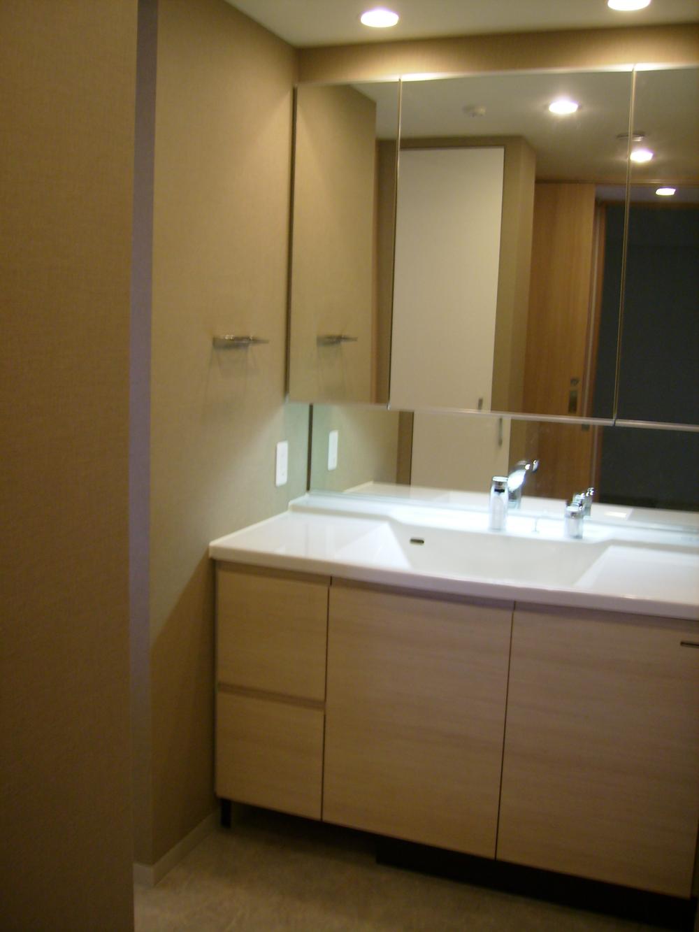 Wash basin, toilet