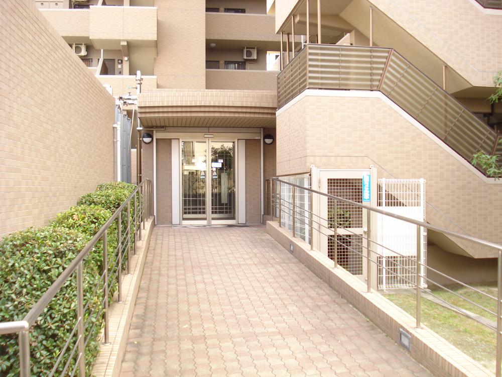 Entrance. Common areas