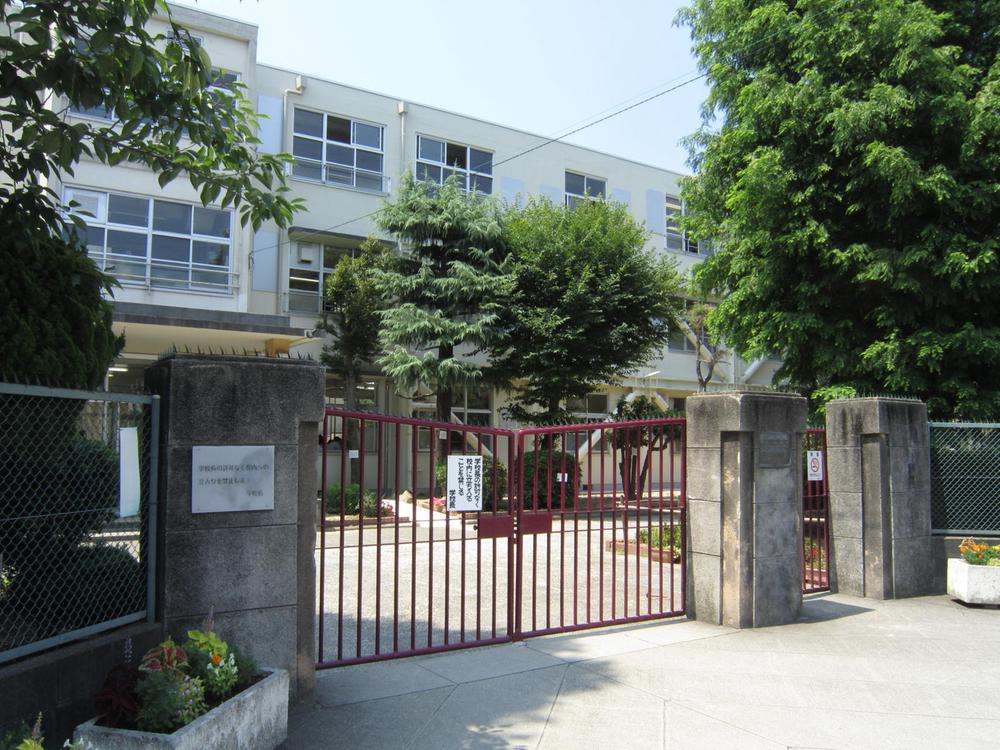 Junior high school. 739m to Nishinomiya Municipal Gakubun junior high school