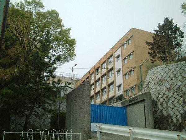 Junior high school. 1433m to Nishinomiya Municipal pleasure and pain Garden Junior High School