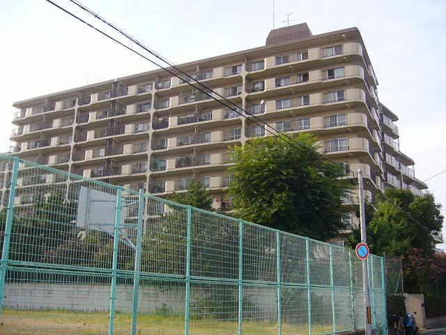 Local appearance photo. 1979 January Built The total number of households is 101 units of reinforced steel skeleton concrete structure of the apartment