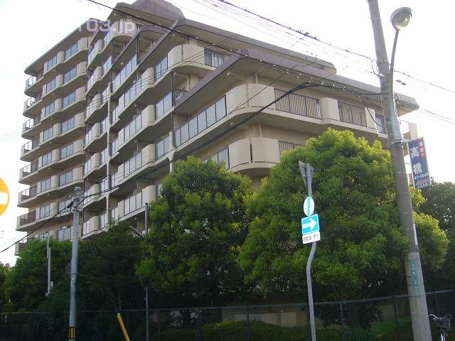 Local appearance photo. 1979 January Built The total number of households is 101 units of reinforced steel skeleton concrete structure of the apartment