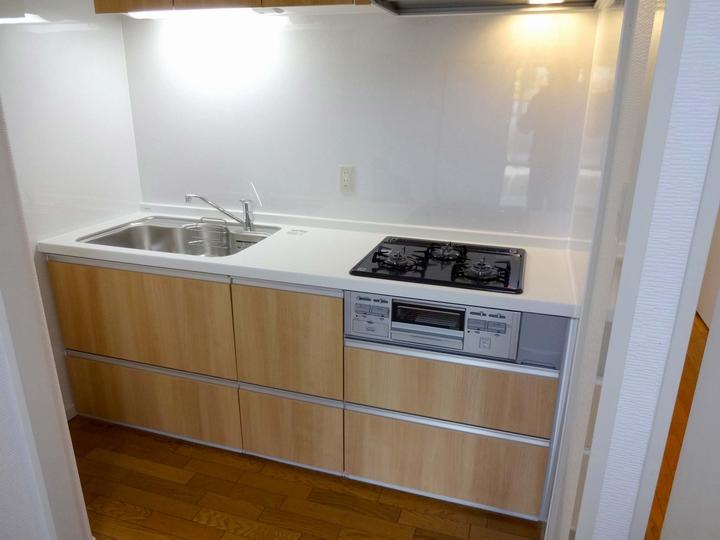 Kitchen. Indoor (11 May 2013) Shooting I had made has been sliding kitchen is nice usability