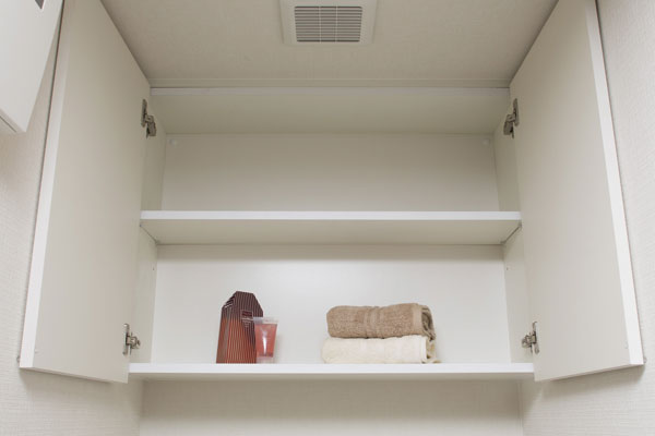 Receipt.  [Toilet hanging cupboard] Convenient door with a hanging cupboard has been installed in the housing, such as detergents and toilet paper (same specifications)