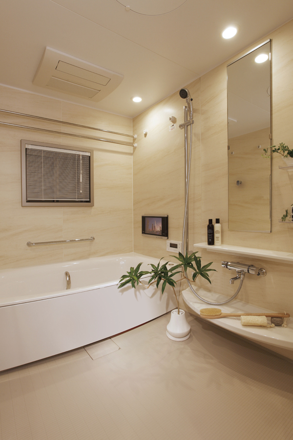 Bathing-wash room.  [Bathroom] It is refreshing color coordination clean bathroom of light beige (M type model room, Adoption menu plan)