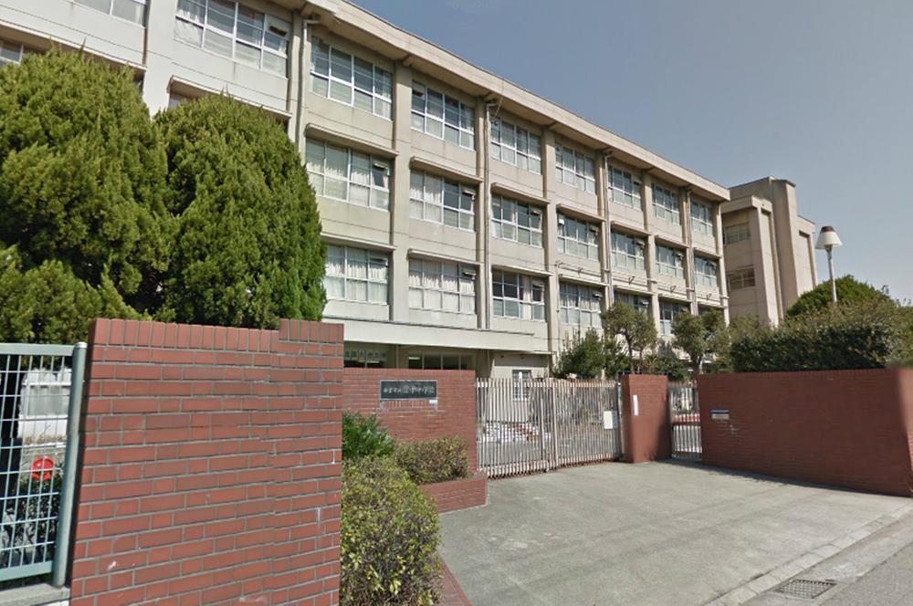 Junior high school. 992m to Nishinomiya City Fukatsu junior high school