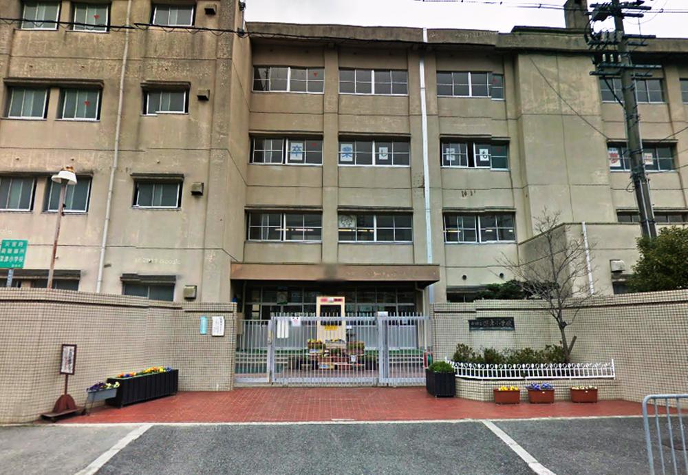 Primary school. 754m to Nishinomiya City Fukatsu Elementary School