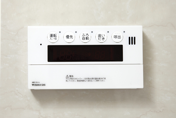 Bathing-wash room.  [Full Otobasu remote control] Of course, the usual hot water supply and temperature adjustment, Timer hot water supply and reheating, Hot water can also be operated at the touch of a button plus, Is a convenient bus remote control (same specifications)