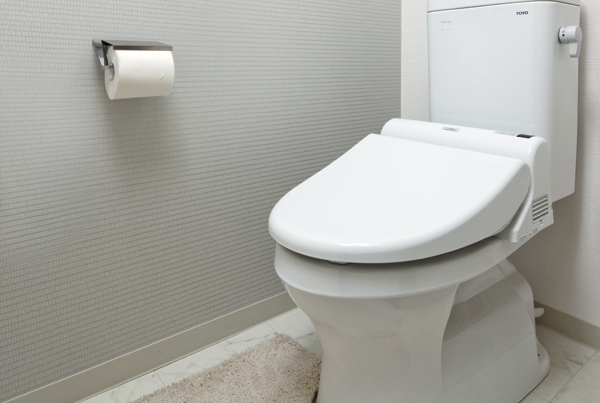 Toilet.  [Bidet] The toilet, Cleaning with warm water, Bidet with a deodorizing function with heating toilet seat comfort features have been adopted ( ※ )