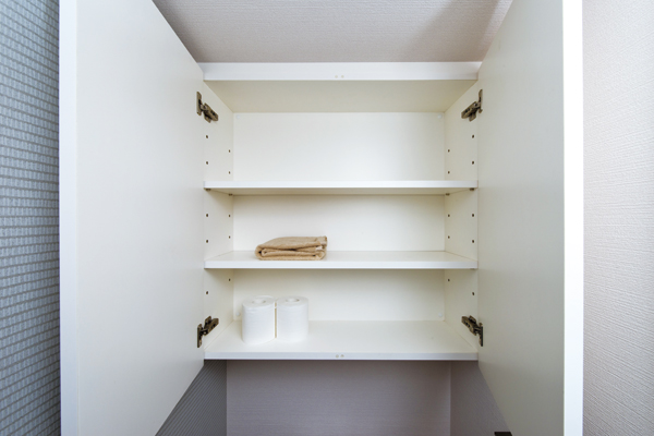 Toilet.  [Hanging cupboard] Is the storage space of the active-to-use hanging cupboard type in the toilet. You can clean and accommodating the toilet paper of the stock and cleaning supplies, etc. ※ By each type specifications differ ( ※ )