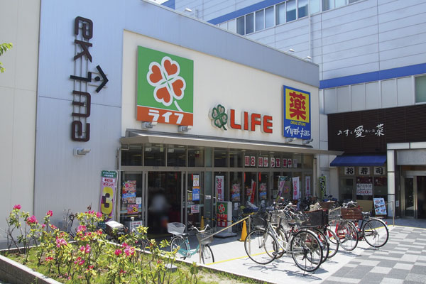Surrounding environment. Life Imazu Station store (a 9-minute walk ・ About 660m)