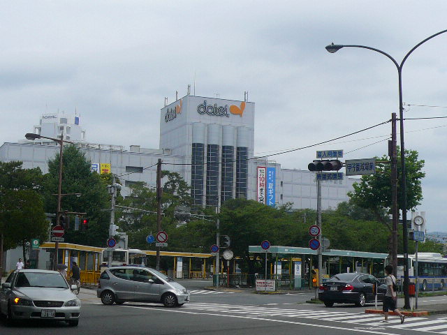 Shopping centre. Honeys Koshien Daiei store until the (shopping center) 1243m
