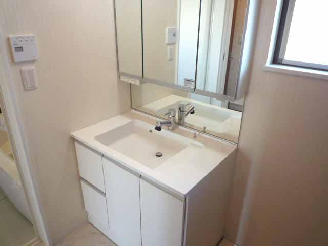 Wash basin, toilet. There is a large storage
