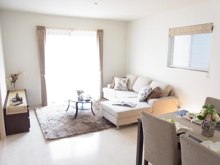 Same specifications photos (living). ◆ Same specifications living ◆ 15 Pledge of living are equipped with floor heating, Feet is a warm and comfortable even in winter!