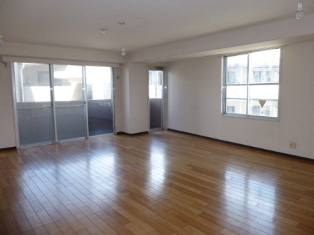 Living and room. About 20.3 Pledge spacious living room ☆ Ventilation good!