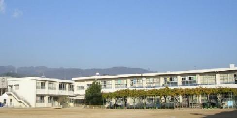 Primary school. Kohazeen until elementary school 599m