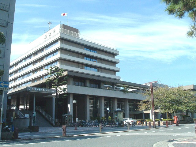 Government office. 800m to City Hall (government office)