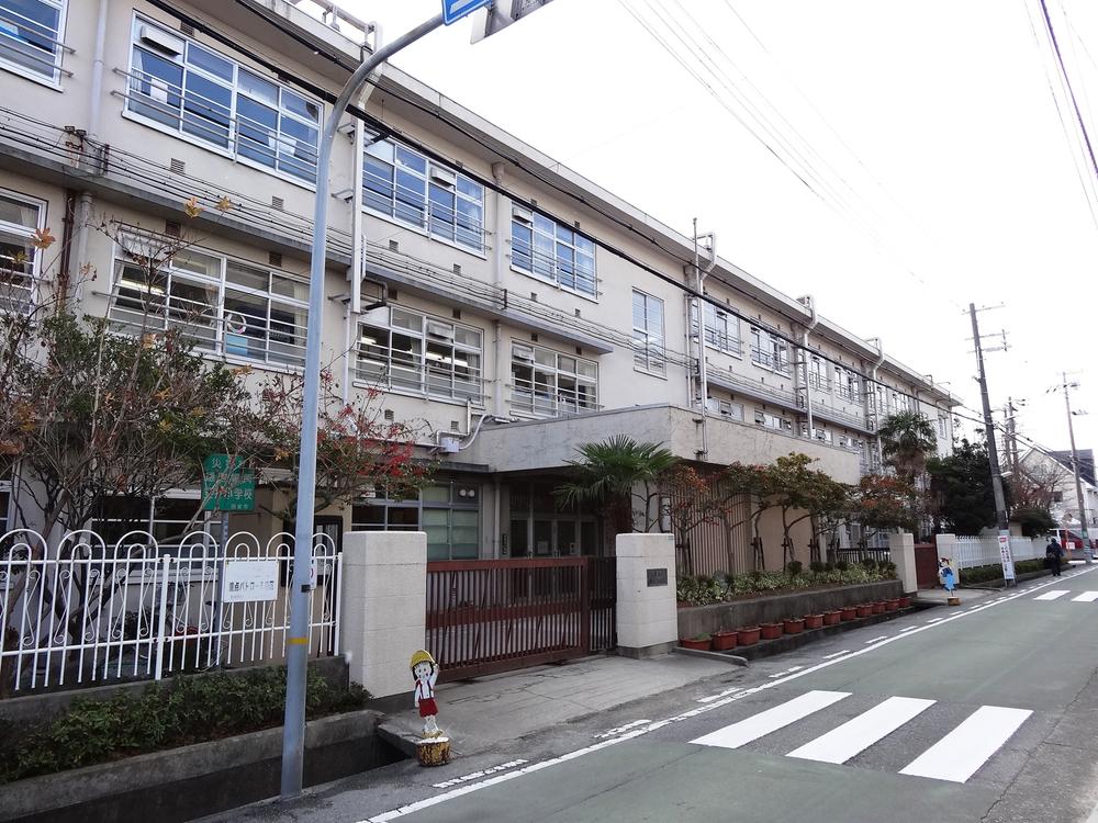 Primary school. 430m up to municipal Yasui Elementary School