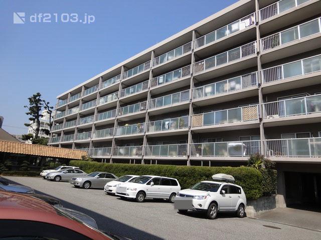 Local appearance photo. Parking is a plane expression. Availability, please check