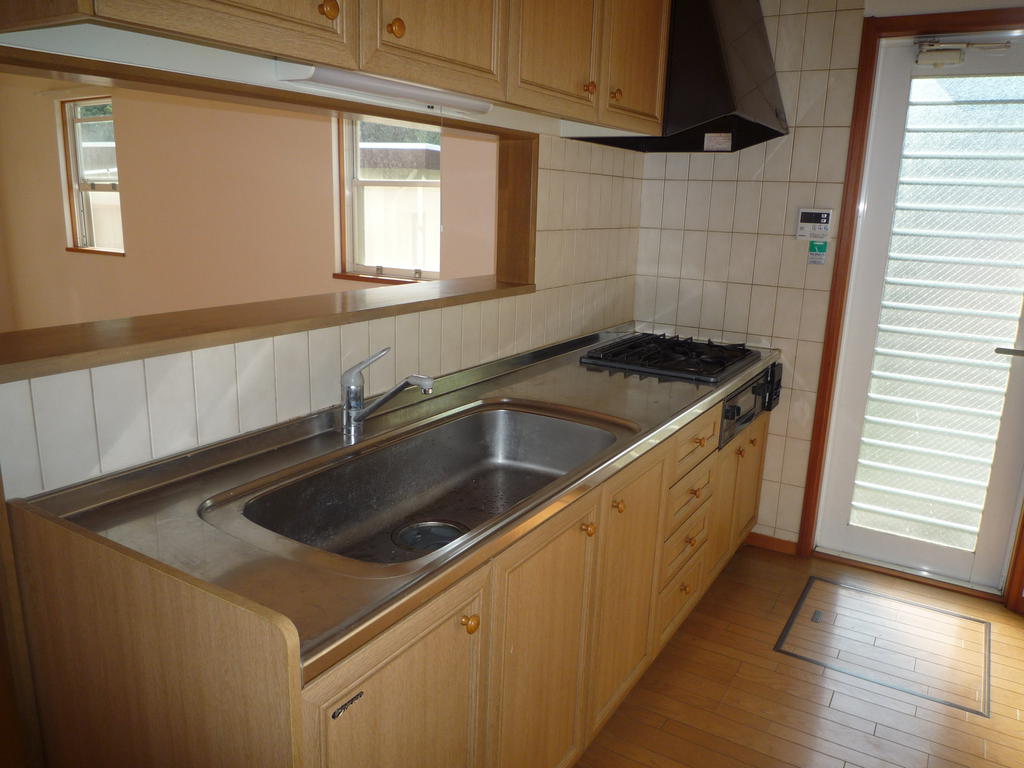 Kitchen. System kitchen! With under-floor storage